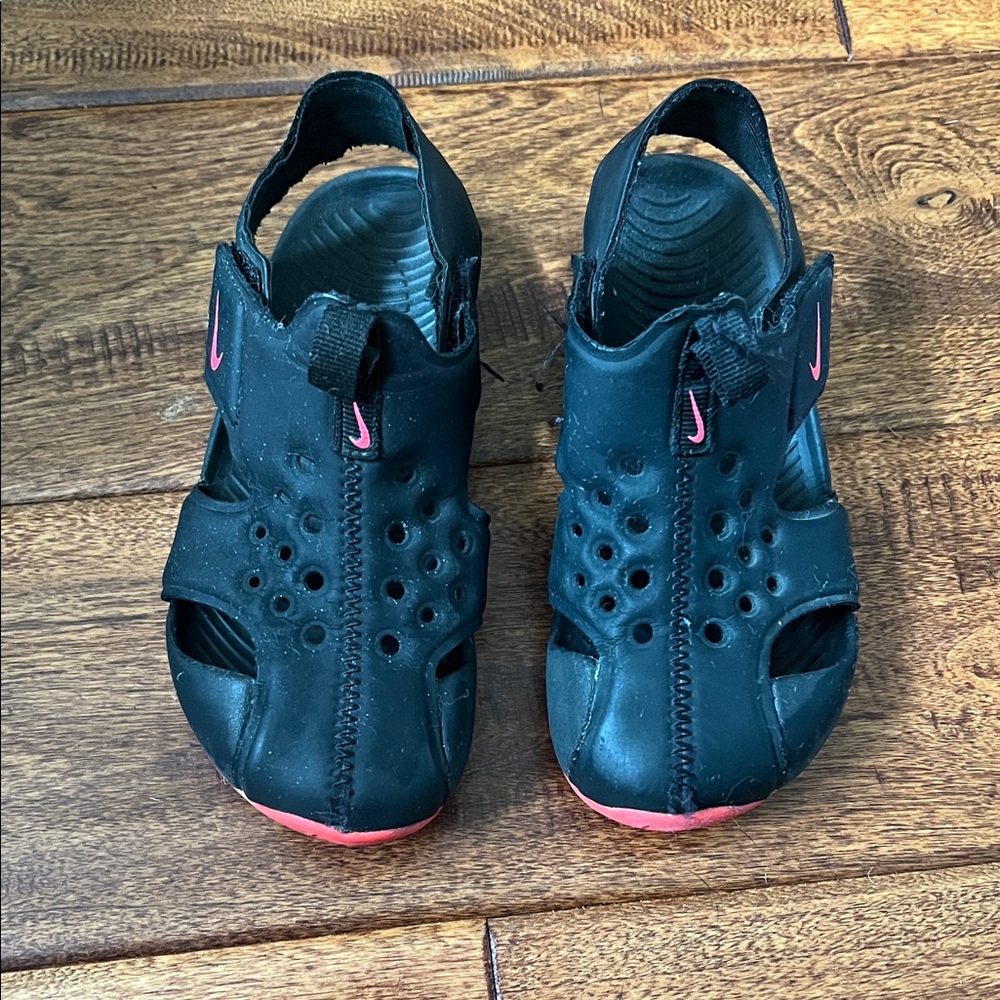 Nike Kids Black and Pink/Red Sunray Protect 2 Sandals sz12C